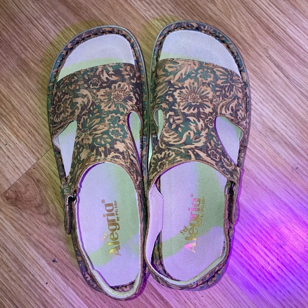 NWOT Algeria Viki Leather Floral Sandal Country Road Tan Green sz 38 / 8 - Picture 5 of 11
